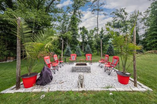 72 Maple Ave, Fishkill NY  12524-2213 exterior