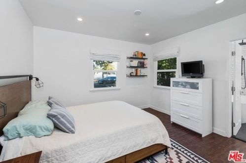 17030 Hart St, Van Nuys CA 91406-4508 exterior