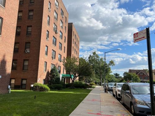 8385 116th St, Jamaica, NY 11418-3471