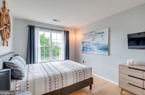 167 Alpine Dr, Leesburg VA 20175-6172 exterior