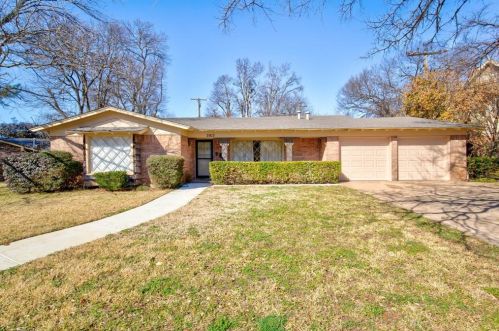 5913 Diamond Oaks Dr, Fort Worth, TX 76117-2625
