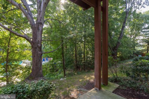 7705 Lexton Pl, Springfield VA 22152-3834 exterior