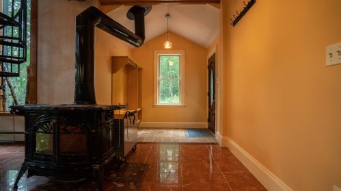 1044 Plain Rd, Hinsdale NH  03451-2150 exterior