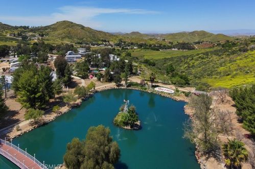 33347 Harvest Way, Wildomar CA 92595-9118 exterior