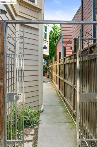 3214 Ettie St, Oakland CA  94608-4016 exterior