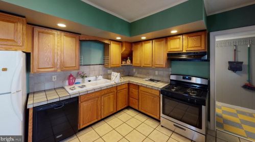 43 5th St, Pottstown, PA 19464-5223
