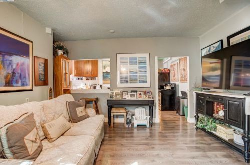 1725 96 Ave, Oakland CA  94603-1909 exterior