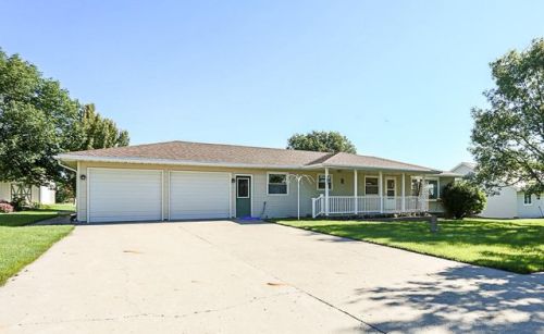 203 Fischer Dr, Woodbine, IA 51579-1415