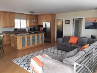 216 36th Pl, Manhattan Beach CA  90266-3212 exterior
