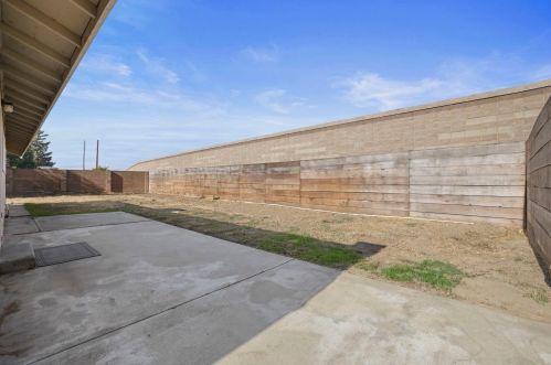 1325 Arrowhead Ct, Modesto CA  95351-1723 exterior