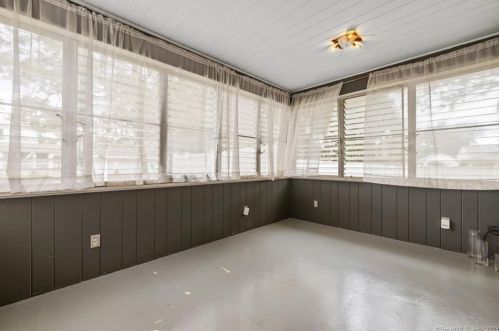 64 Turnbull Rd, Manchester CT  06042-2833 exterior