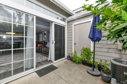 738 Jasmine Cir, Santa Rosa CA 95407-6780 exterior