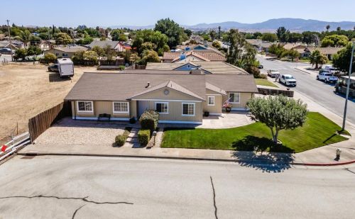 1401 Meridian St, Hollister, CA 95023-4254