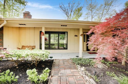 317 Challedon Cir, Pataskala, OH 43062-9496