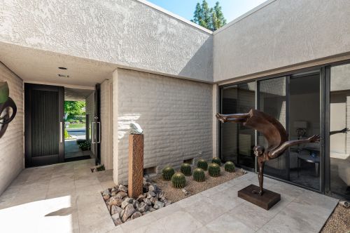 14 Cromwell Ct, Rancho Mirage CA  92270-2584 exterior