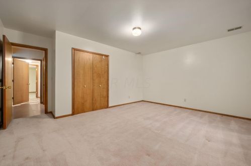 2375 Chickasaw Dr, London OH  43140-9014 exterior