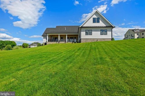 16067 Waterford Crk Cir, Hamilton VA  20158-3342 exterior