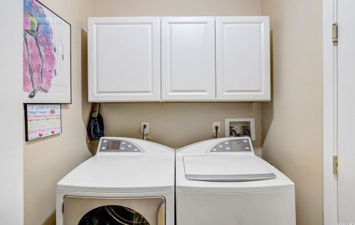 127 Cinnamon Ct, Huntington Station NY  11747-8711 exterior