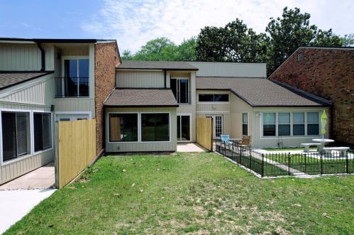 4831 Huron Dr, Pensacola FL  32507-8740 exterior