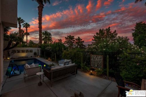 4 Vista Loma Dr, Rancho Mirage CA  92270-2959 exterior