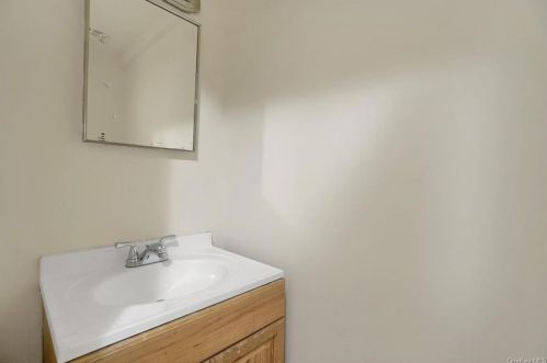 2 Rivervale Rd, Middletown NY 10940-6813 exterior