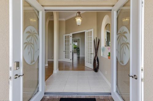 96 Forest Hills Blvd, Naples, FL 34113-7707