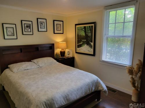 2 Metuchen Ave, Woodbridge NJ  07095-1923 exterior