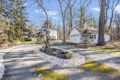 42 King George Rd, Warren NJ  07059-7045 exterior