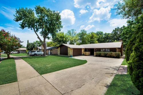 8254 Clear Springs Rd, Dallas, TX 75240-3814