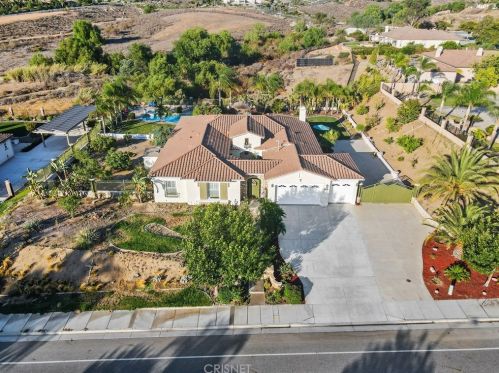 7918 Horizon View Dr, Riverside, CA 92506-7567