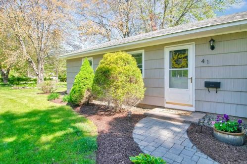 41 Talcott Rd, Glastonbury CT  06033-2918 exterior