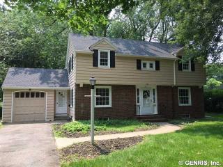 61 Sagamore Dr, Rochester, NY 14617-2401