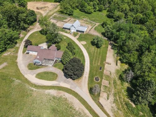 13887 Vincent Rd, Mount Vernon, OH 43050-8281