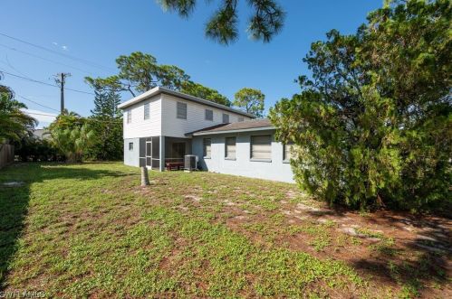 9025 Somerset Ln, Bonita Springs, FL 34135-3529