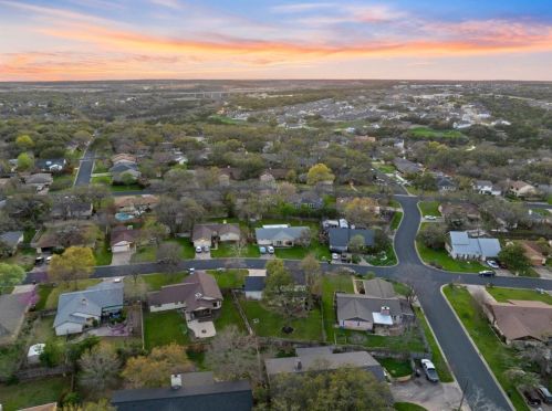 302 Deepwood Dr, Georgetown TX 78628-8305 exterior