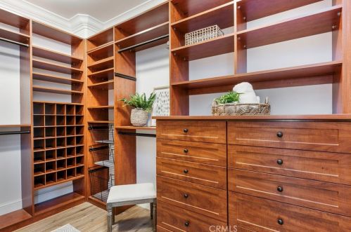 5250 Appian Way, Long Beach CA  90803-1901 exterior