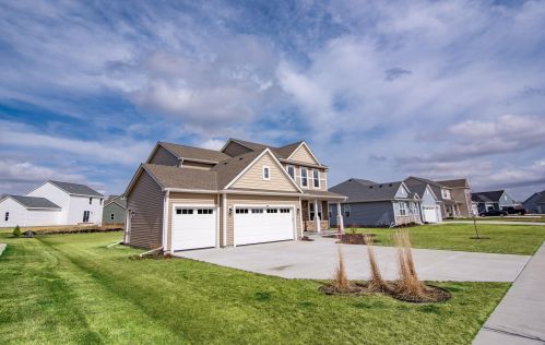 660 Spur Rd, Slinger WI  53086-9293 exterior