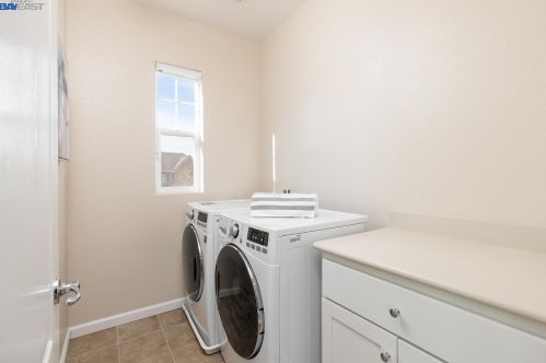 3551 Pinot Noir Ct, Pleasanton CA  94568-2556 exterior