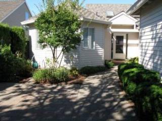 32600 Arbor Lake Dr, Wilsonville, OR 97070-8471