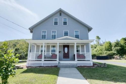 89 Main St, Monson, MA 01057-1320
