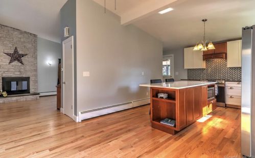 582 Milford Point Rd, Milford CT  06460-5429 exterior