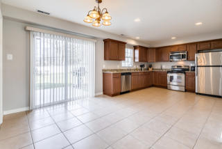 129 Ivy Hill Rd, Levittown, PA 19057-2325