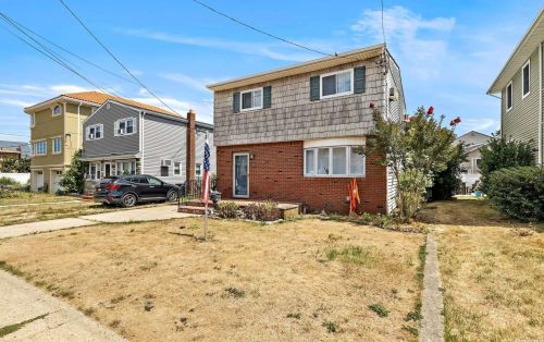 305 Shore Rd, North Bellmore, NY 11710-4818