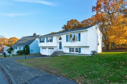 127 Kendall Cir, Waterbury, CT 06708-5300
