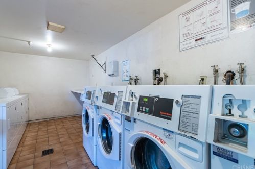 14914 Hamlin St, Van Nuys CA 91411-1455 exterior