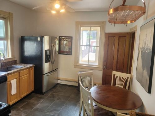 11 Byrnes St, Middletown RI  02840-4061 exterior