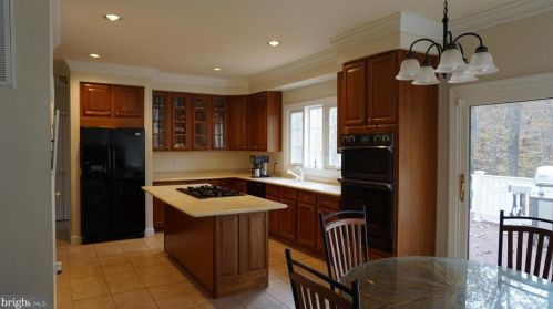 5600 Wide Oak Ct, Woodbridge, VA 22192-6050
