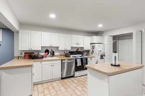 55 Chestnut St, Mount Sinai NY  11766-2326 exterior