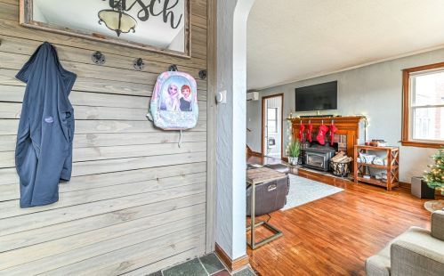 835 Irwin Dr, Pittsburgh, PA 15236-2355