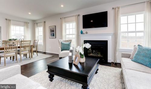 33 Winifred Dr, Hanover PA  exterior